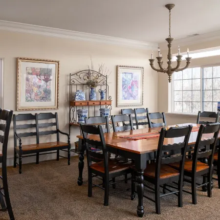 Family Getaway~Hot Tub, Ice Castles & Tubing Hs 5 Bedroom Home by RedAwning
