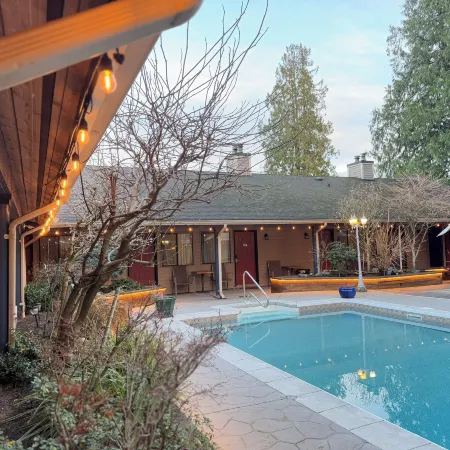 Sunshine Lodge Inn
