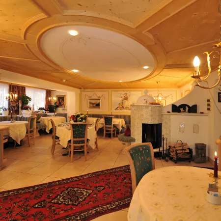 Hotel Garni Concordia - Dolomites Home