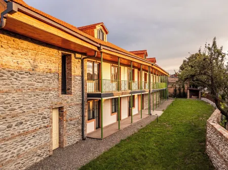 Hameau Mukhrani Отели в г. Каспи