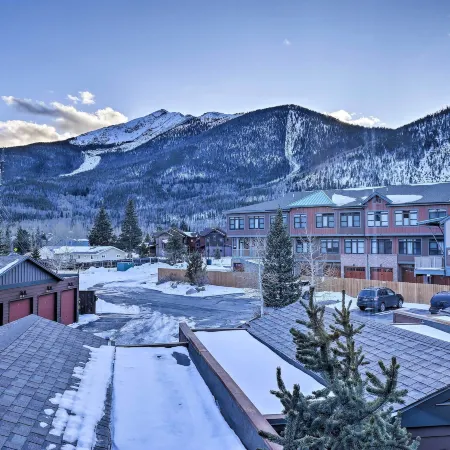 Walk to Main Street: Frisco Townhome w/ Decks