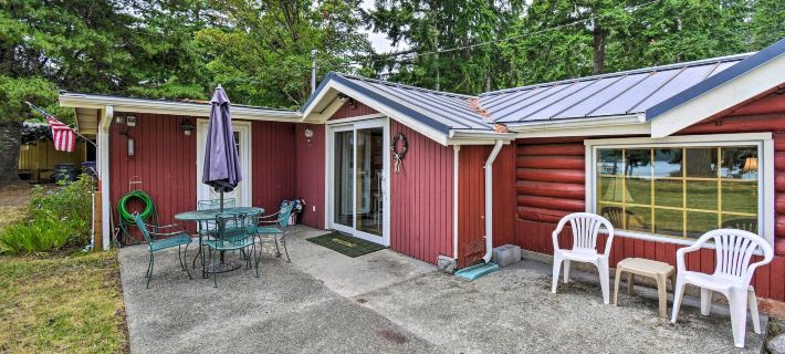 Wheelchair-Accessible Belfair Cabin w/ Patio! Hotels in Mason County