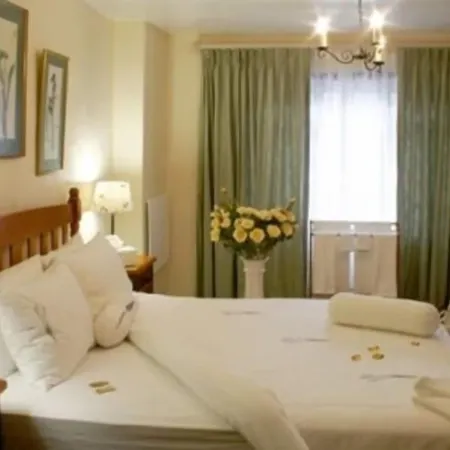 Sacred Mountain Lodge Отели рядом с достопримечательностью «Торговый центр Longbeach»