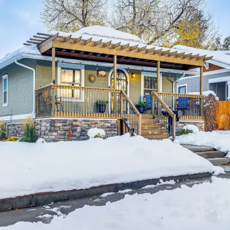 1 Mi to Dtwn Casper: Homey Getaway w/ Yard!