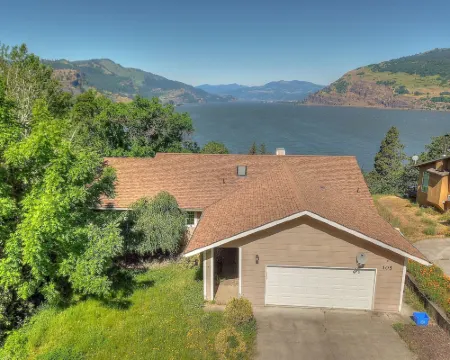Amber Sunset 3 Bedroom Home by RedAwning Hotels in Mosier