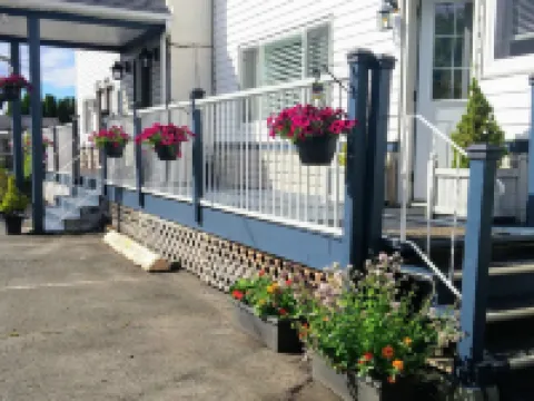 River Heights Motel Hotels in Courtenay