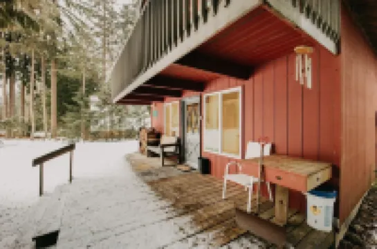 63Mbr - Hot Tub - BBQ - Pets Ok - Wifi - Sleeps 6 2 Bedroom Home by RedAwning