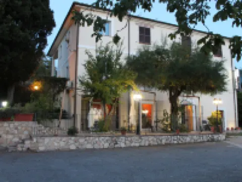 羅坎達福斯卡安伯拉酒店 納爾尼酒店