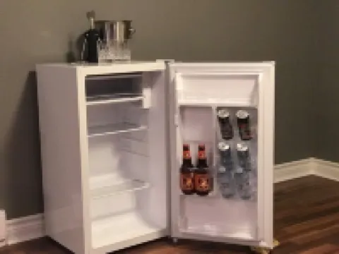 Ultra-clean basement apartment near Montreal airport! Hotels in Dorval