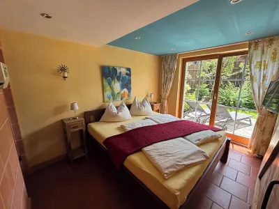 Sauna apartment "Landhaus Zell am See" in Niedernsill. Pet friendly! Wasserfall Hirzbach 주변 호텔