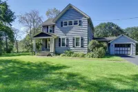 Rustic Bainbridge Retreat w/ Spacious Yard! - Homestays