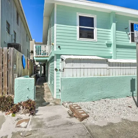 'Sea Turtle Suite' Condo w/ Clearwater Beach Views