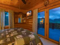 Heavenly Heights Lodge •Hot Tub •Theater •Game Room • Pet Friendly • Elopements Hotels in Yancey County