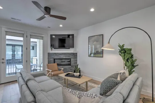 ทาวน์โฮมที่ร่มรื่นและแดดแดด Provo พร้อมระเบียงบนชั้นดาดฟ้า!