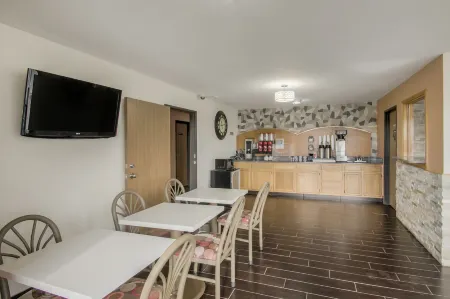 Americas Best Value Inn and Suites Harrisonville