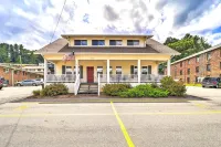 Bright Boone Home Walk to Appalachian State! - parking