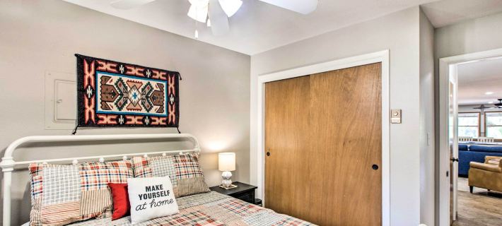 Main St Red River Ski Condo w/ Mountain View! Hoteles en Red River