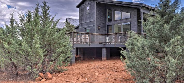 Fire Pit, Deck & Mtn Views: Upscale Pine Cabin! Hotéis em Pine