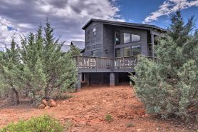 Fire Pit, Deck & Mtn Views: Upscale Pine Cabin!