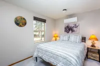 Charming Retreat with Private Hot Tub and Cozy Fireplace - Inviting Escape