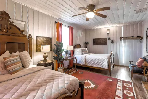 Pet-Friendly Clovis Home Yard, Pergola and Hot Tub - 3 Sao
