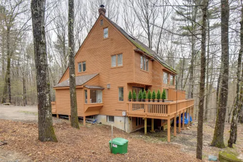 North Conway Townhome w/ Private Hot Tub & Deck! - 3-Star