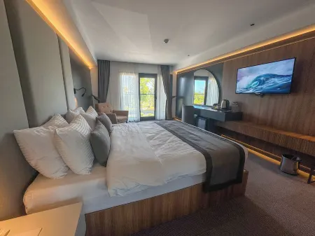 Sera Lake Center Hotel Отели рядом с достопримечательностью «Ak Yaşam Residence»