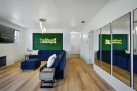 Charming Villa, Sleeps 16, Private Pool, Outdoor Cinema, Central Miami