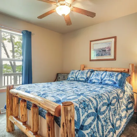 Lakefront Wisconsin Cabin: Dock, Walk to Beach!