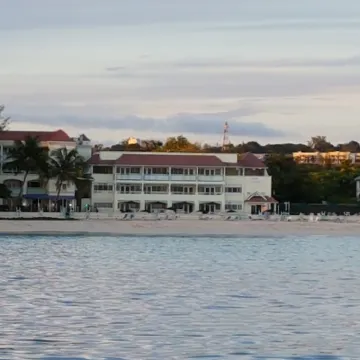 珊瑚霧海灘酒店 鄰近Accra Beach的酒店