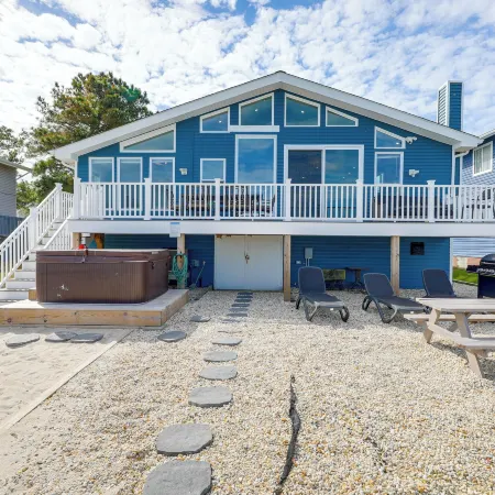 Game Room! Waterfront Group Haven in Ocean Pines