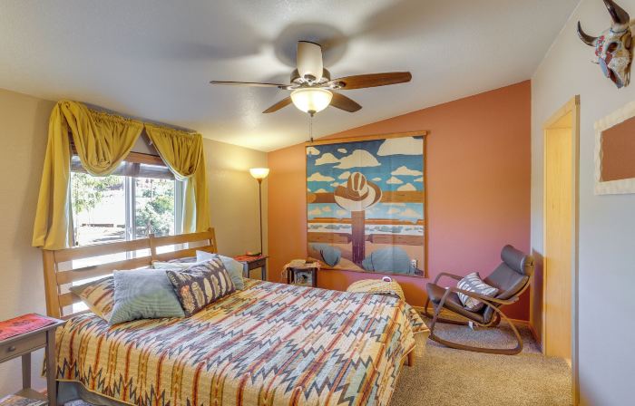 Stunning Views: Quiet Bluff Home Near Hiking!