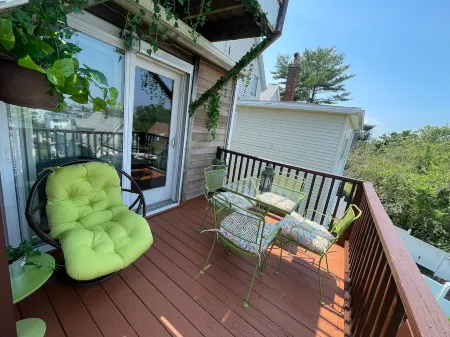 Dazzling Oceanview-4 Train Stop Logan Airport Отели в г. Ревир