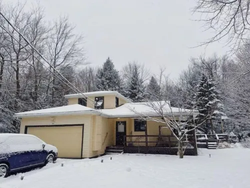 Cozy home 4 BR- Perfect Getaway! Hotels in Coolbaugh Township
