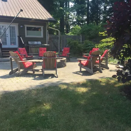The Wood Shed at Saratoga Beach with hot tub