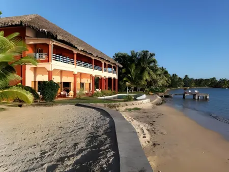 Hotel Vanivola Отели в г. Аналанджируфу