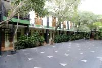 RedDoorz Plus @ Taman Siswa 2 Hotels in Wirogunan