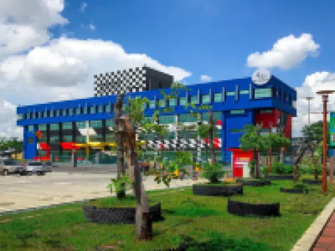 Holiday Garden Hotel SKM Park Hotels near Kaohsiung Intl. Airport