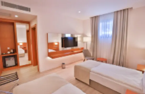Caddemm Inn Hotel