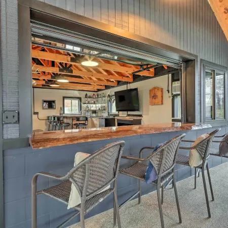 Riverfront Zanesville Getaway w/ Private Bar!