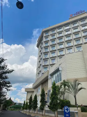 Hotel Tosan Solo Baru Hotel dekat Vapvap Store
