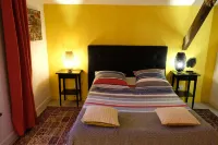La Maison Jaune à la Janaie - homestay