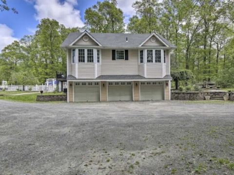 Wildflower Lotus Farm a Luxurious 5bd Home w/ Pool, Firepit and more