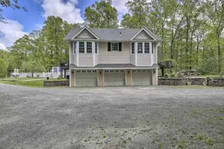 Wildflower Lotus Farm a Luxurious 5bd Home w/ Pool, Firepit and more