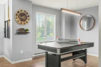 Lakeside Haven Ping Pong, Fire Pit & Mins to Big Boulder & Lake Harmony