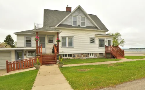 Bear Lake Garden House - 3 Bedroom house with Wi-Fi and Large Deck