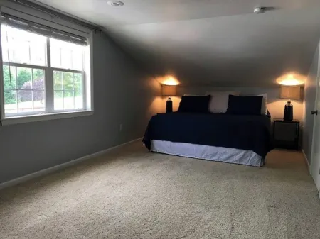 The Guesthouse-Located right between Asheville and Black Mountain Отели рядом с достопримечательностью «Charles D Owen Park»