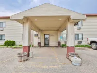 OYO Hotel Pipestone MN, Canterbury Park Hotels in Pipestone