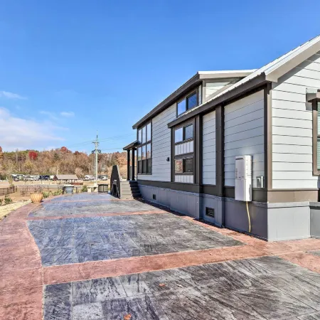 Tiny Home Retreat w/ Fire Pit ~ 3 Mi to Lake!