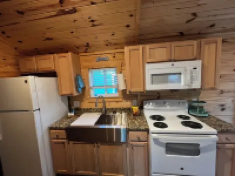 Cozy pet friendly 2-bedroom cabin in tranquil Steinhatchee Hotels in Steinhatchee